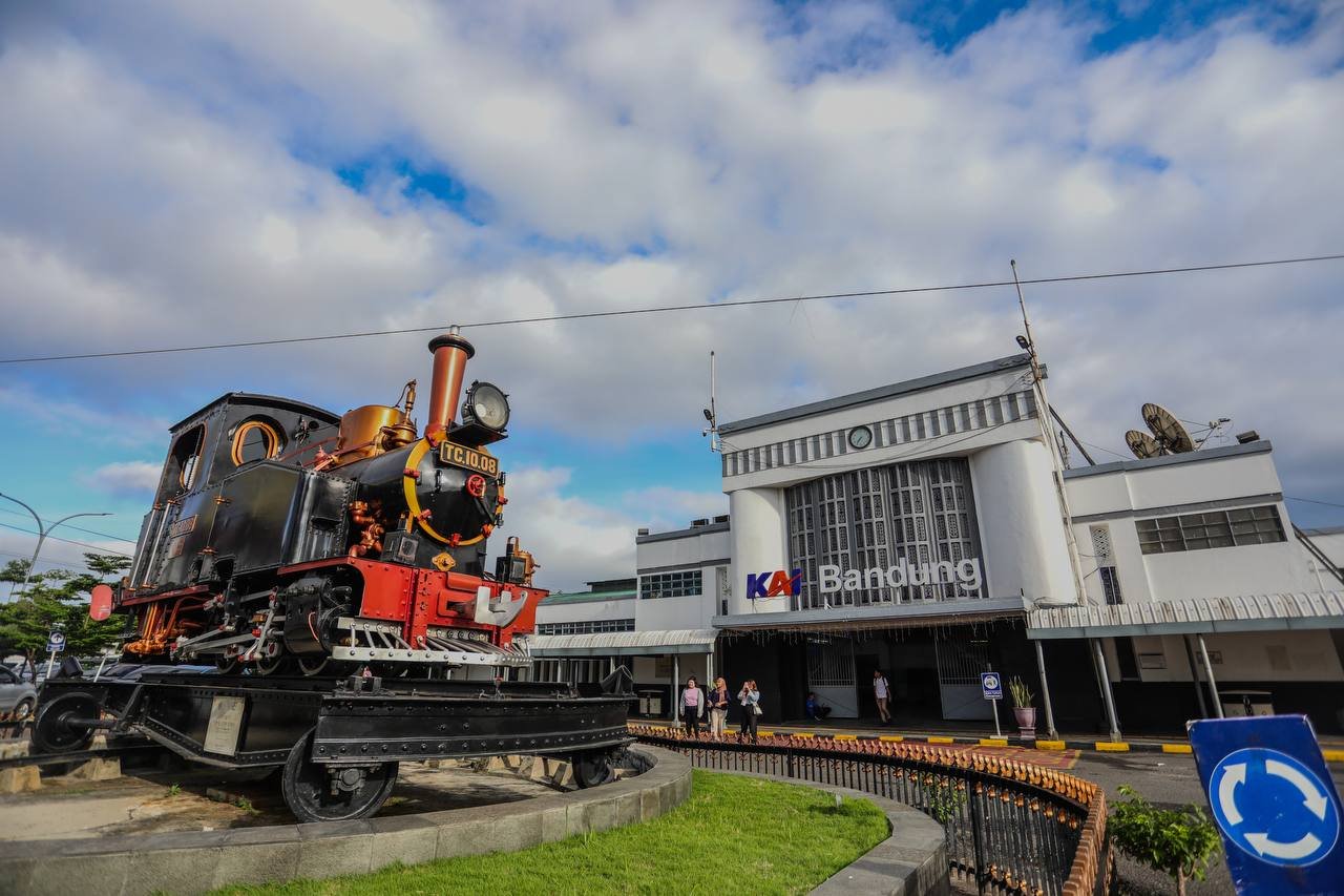 KAI Bandung: Warga Buru Tiket Kereta untuk Perjalanan Libur Natal dan Tahun Baru