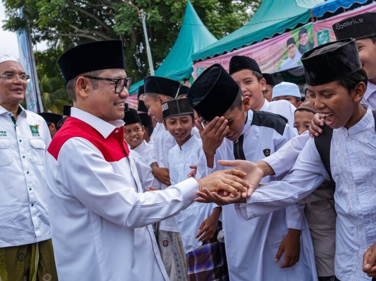 Gus Imin Akhiri Babak Final Lomba Baca Kitab Kuning Peringatan Hari Santri 2025