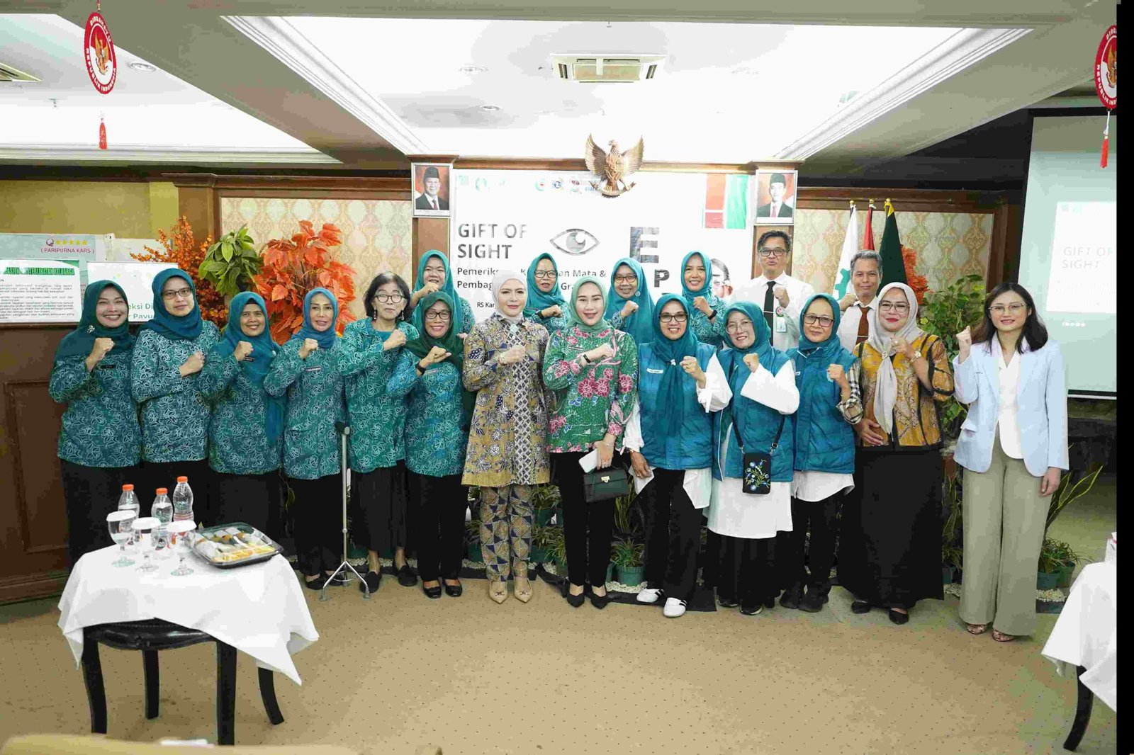 Program PKK Bekasi, Bagikan Seribu Kacamata Gratis untuk Pelajar