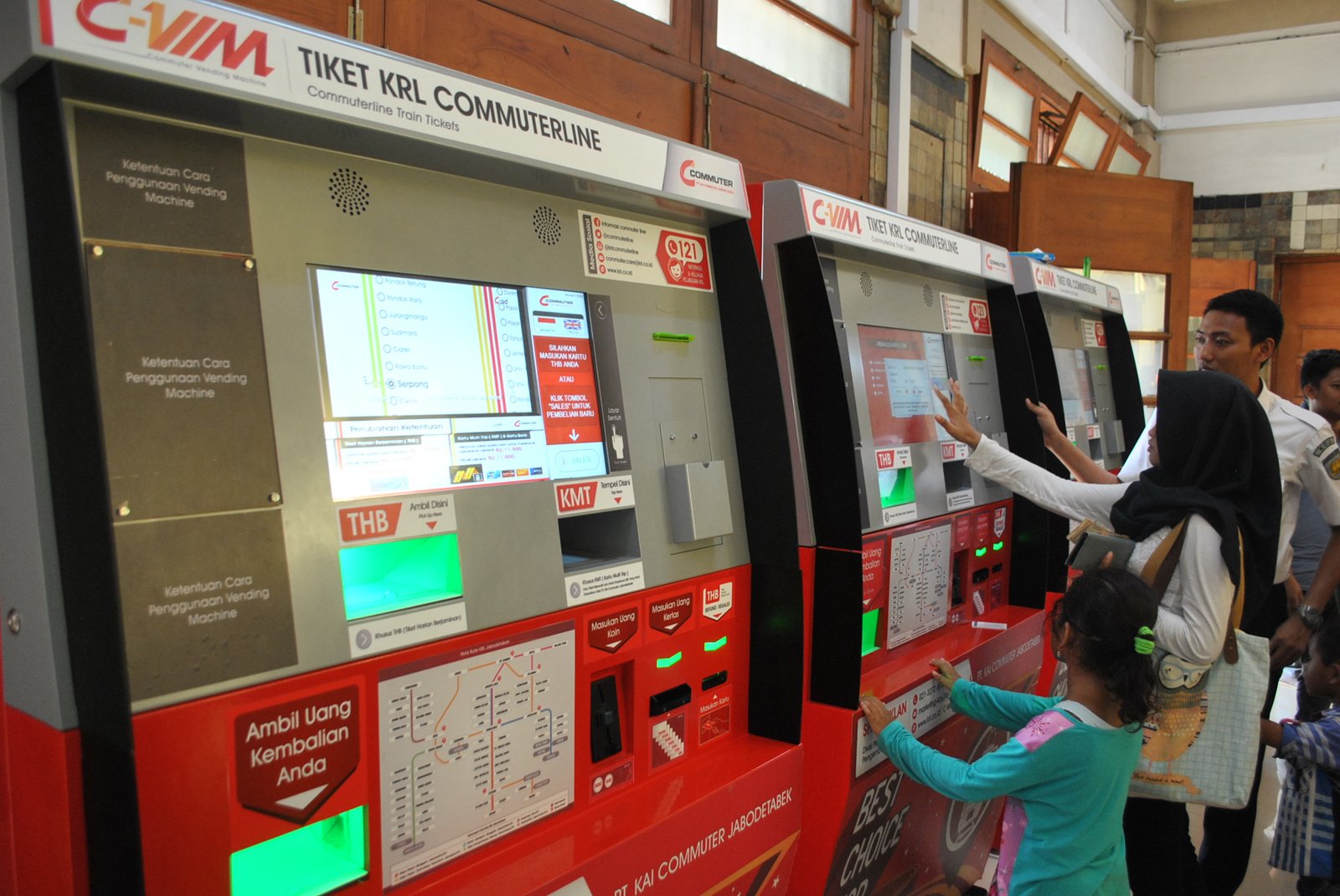 KAI Tambah Vending Machine KMT di Stasiun LRT Jabodebek