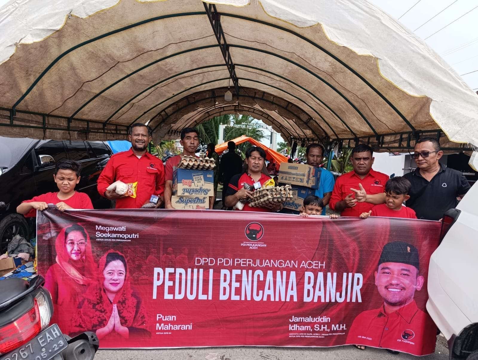 PDI Perjuangan Aceh Salurkan Bantuan Sembako dan RS Apung untuk Korban Banjir