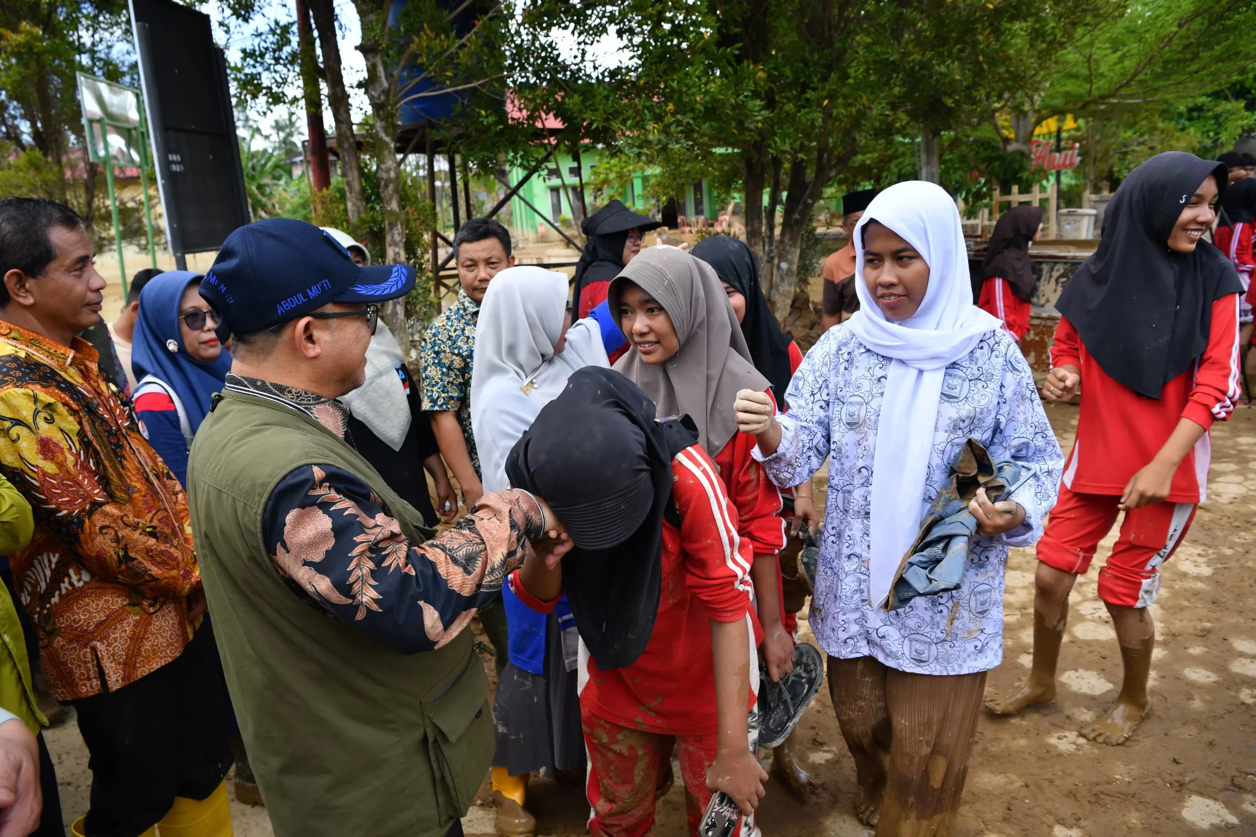 Bantuan Sekolah Pascabencana di Sumatra: Tenda Darurat dan School Kit Disalurkan