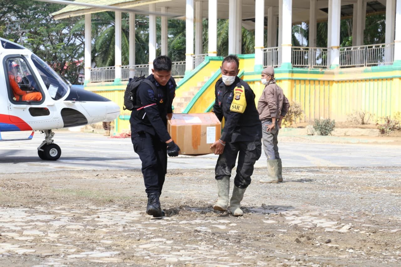 Polri Distribusikan Bantuan di Aceh Tamiang via Helikopter AW169