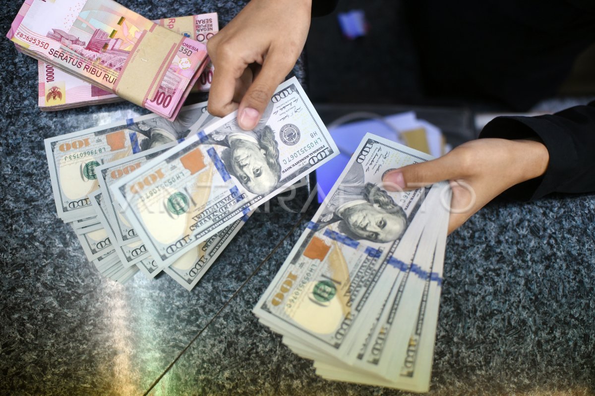 Rupiah Menguat di Awal Perdagangan Senin, 22 Desember 2025