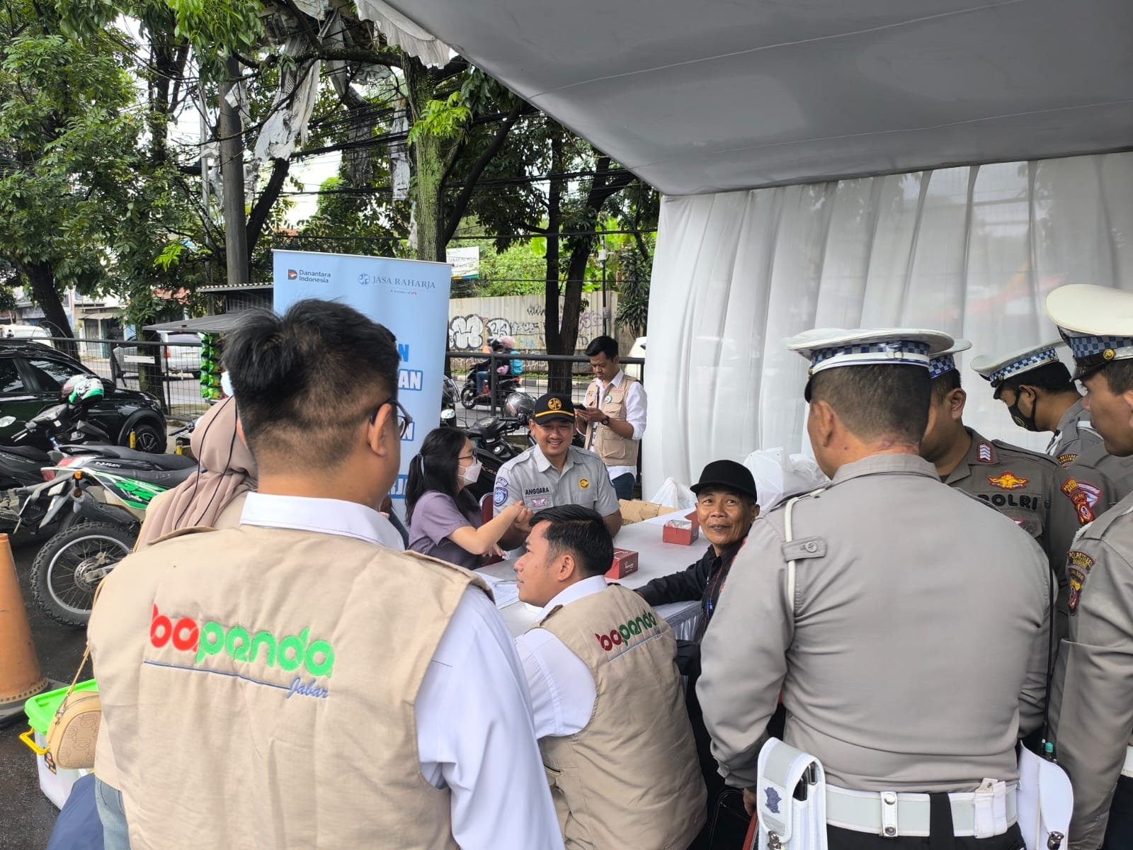Perkuat Kolaborasi, Jasa Raharja Bandung Gelar Pengobatan Gratis MUKL Dalam Operasi Gabungan Bersama Tim Pembina Samsat Soekarno Hatta