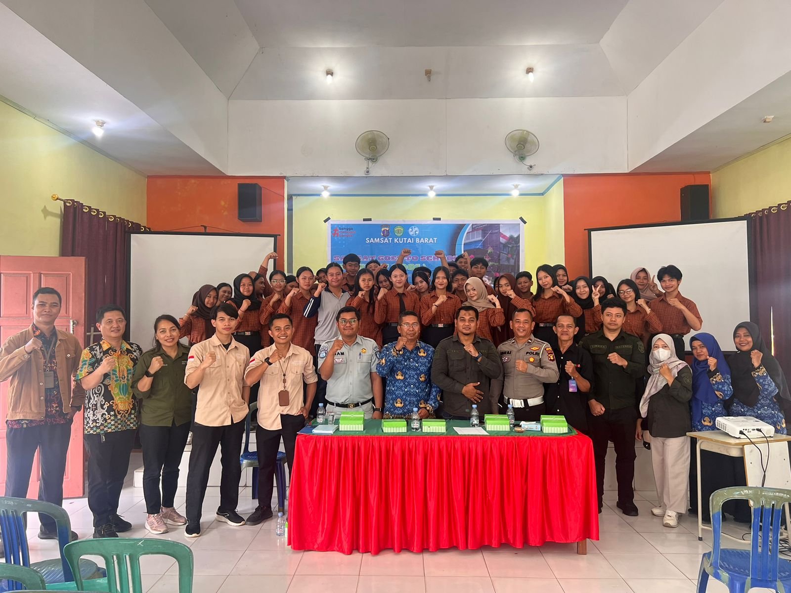 Jasa Raharja Kaltim Edukasi Keselamatan dan Pajak Kendaraan Bermotor di SMK Negeri 1 Sendawar