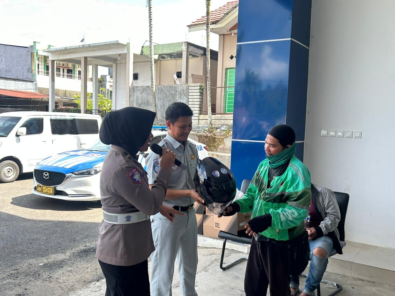 Dukung Keselamatan Berkendara, Ditlantas Polda Sulbar dan Jasa Raharja Mamuju Gelar Safety Riding Bersama Ojol
