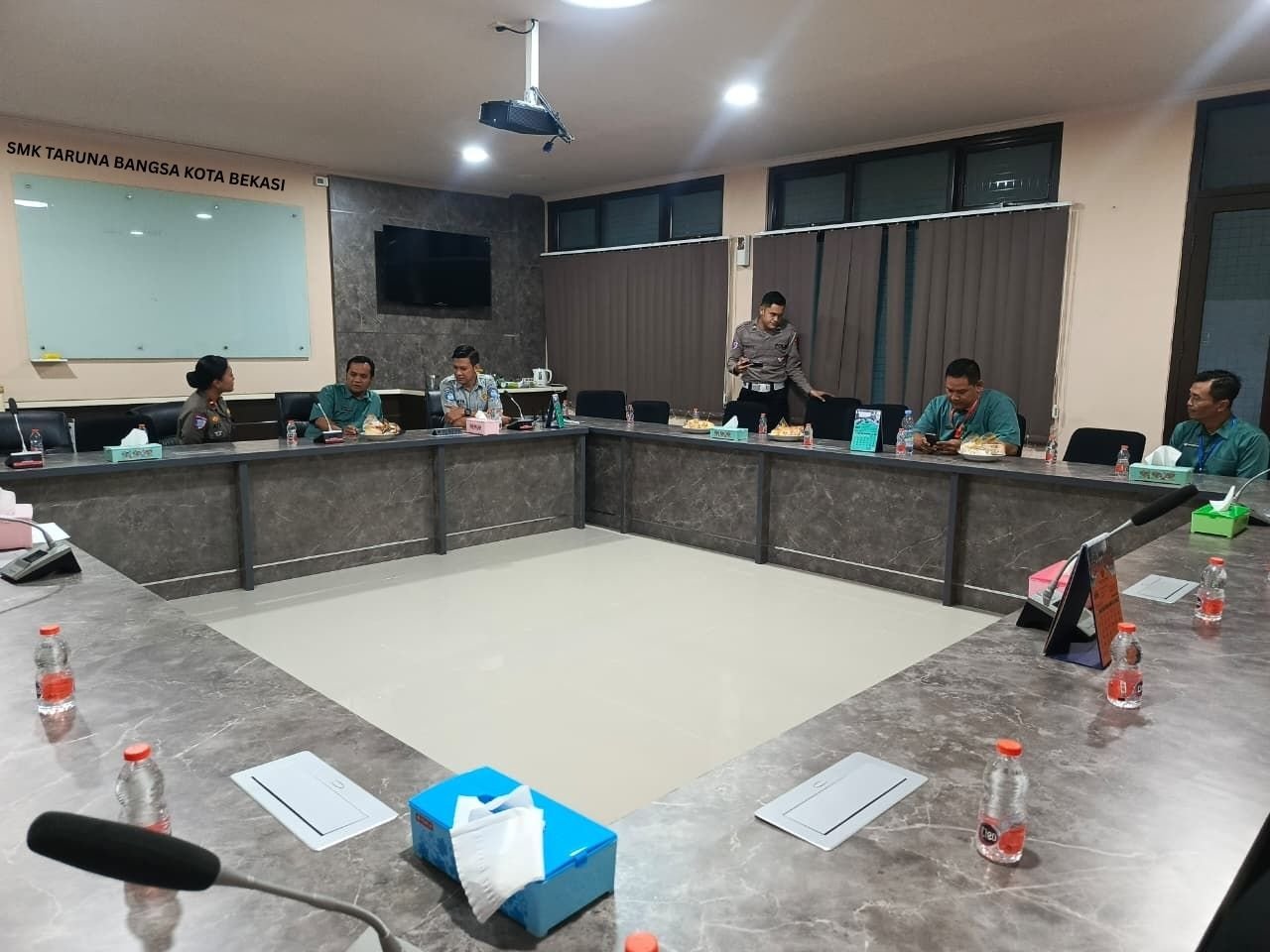 Jasa Raharja Bekasi dan Satlantas Metro Bekasi Kota Gandeng Pengajar Jadi Agen Perubahan Keselamatan Lalu Lintas Di SMK Taruna Bangsa ​- Bekasi