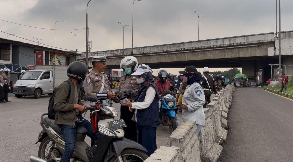 Tim Pembina Samsat Rancaekek Kembali Gelar Operasi Gabungan untuk Optimalkan Kepatuhan Pajak Kendaraan Bermotor di Cileunyi Kabupaten Bandung