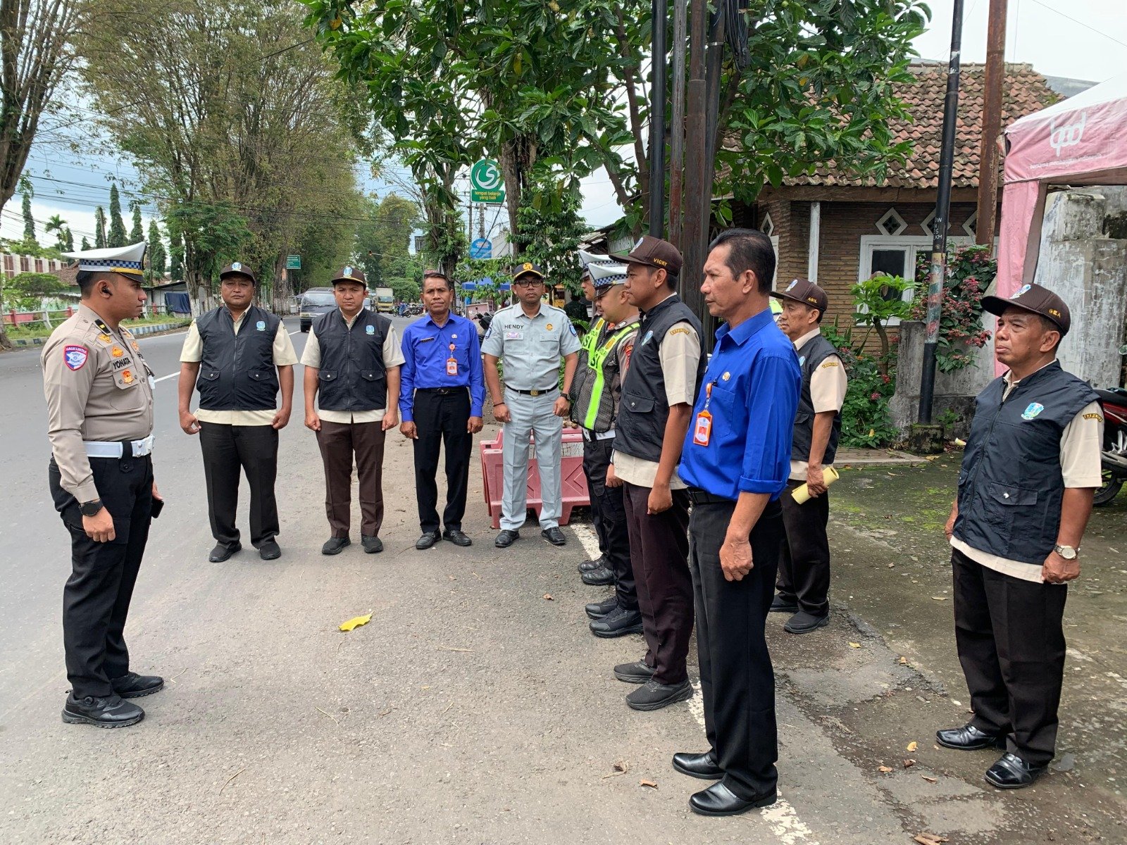 Sinergi Lintas Instansi: Operasi Gabungan di Jalan Nangkaan Bondowoso Sasar Ketertiban Lalin dan Kepatuhan Pajak
