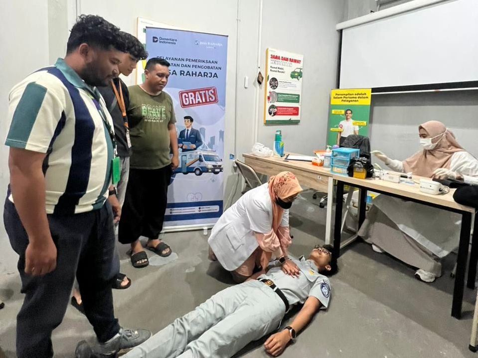 Tingkatkan Keselamatan Berkendara, Jasa Raharja Sulsel Gelar Pemeriksaan Kesehatan Gratis dan PPGD di TPI Makassar