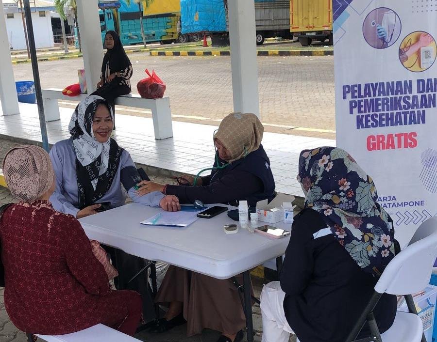 Peduli Keselamatan, Jasa Raharja Watampone Gelar Pemeriksaan Kesehatan Gratis di Pelabuhan Bajoe
