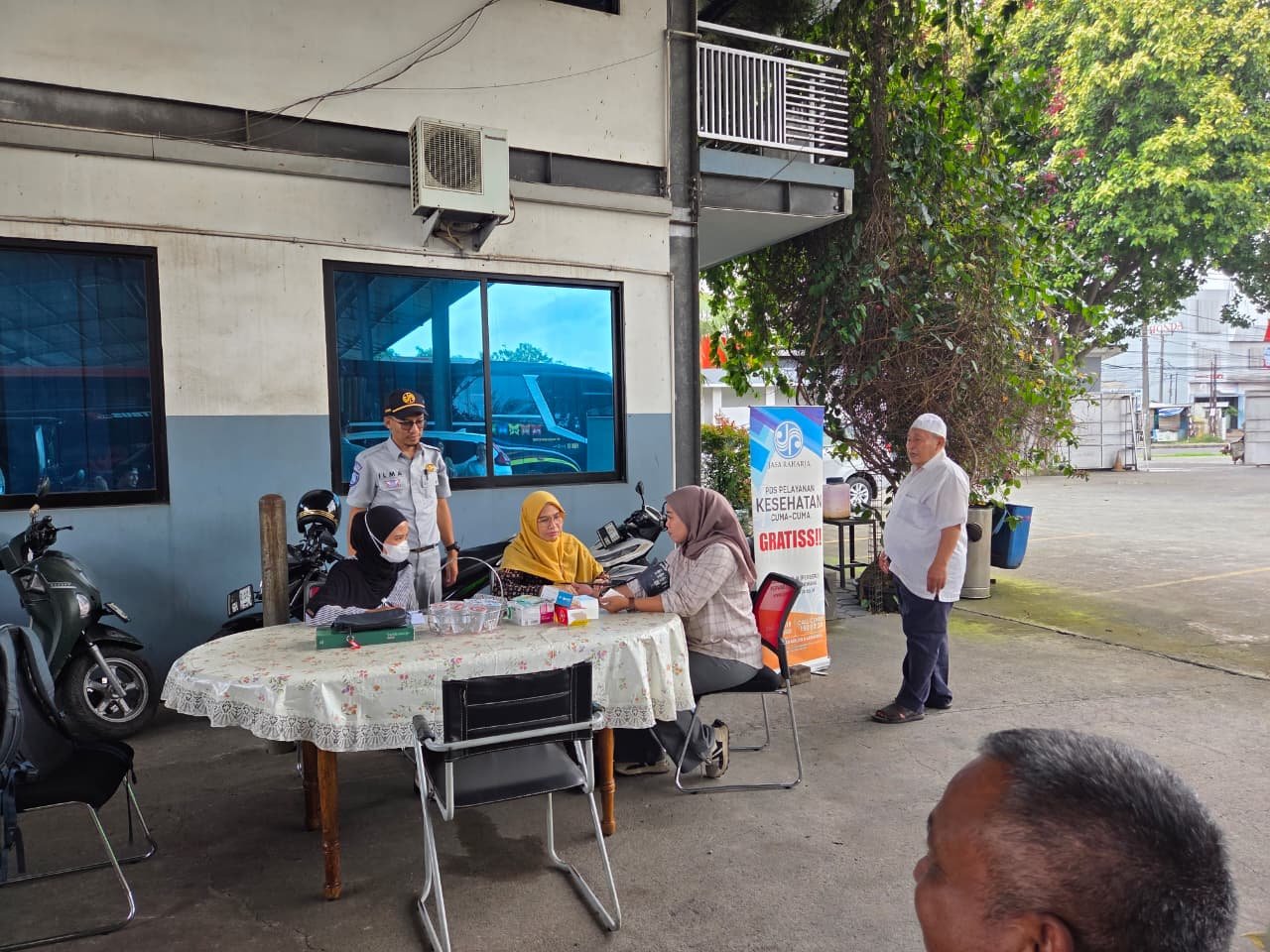 Upaya Preventif Kecelakaan, Jasa Raharja Karawang Selenggarakan Pemeriksaan Kesehatan Bagi Pengemudi Di PO Warga Baru