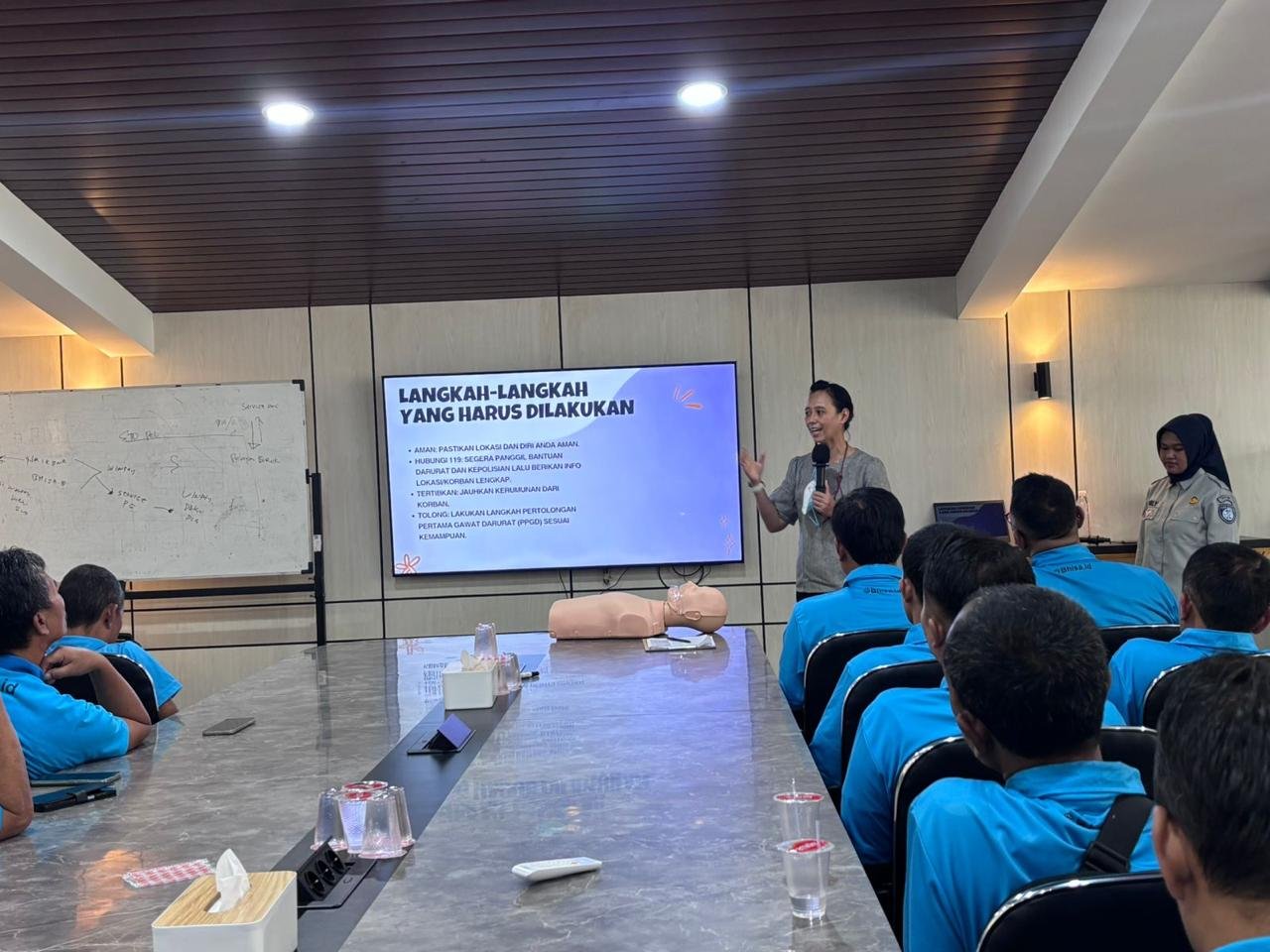 Tingkatkan Kesehatan dan Kesiapsiagaan Kerja, Jasa Raharja Kanwil Utama Jawa Barat Gelar MUKL dan Pelatihan PPGD di PO Bhinneka Sangkuriang Shuttle Mekarwangi
