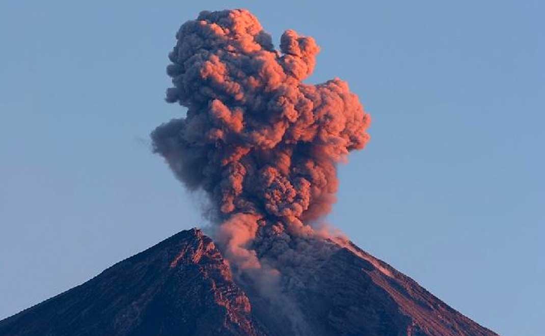 Gunung Semeru Erupsi Tujuh Kali dalam Tiga Jam, Tinggi Letusan Capai 800 Meter