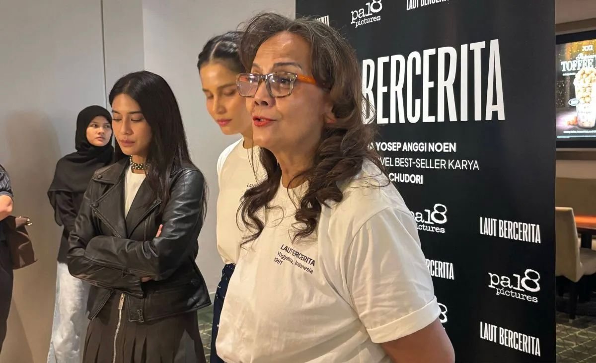 Christine Hakim Menangis Ceritakan Peran Ibu di Film Laut Bercerita