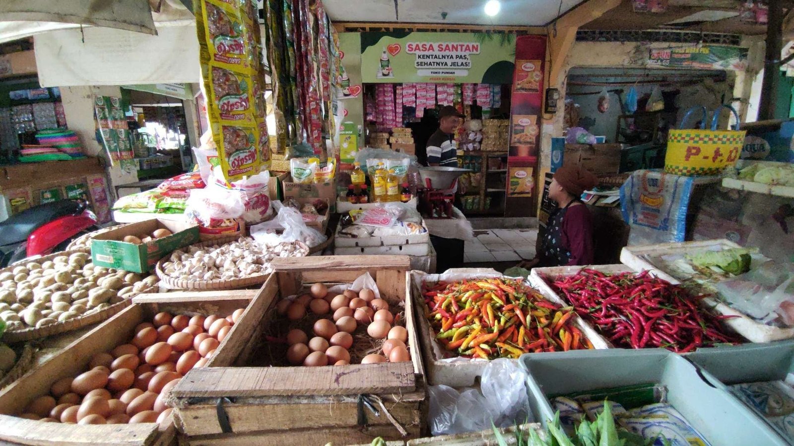 PIHPS: Harga Cabai Rawit Merah Rp76.400/kg, Telur Ayam Rp33.850/kg