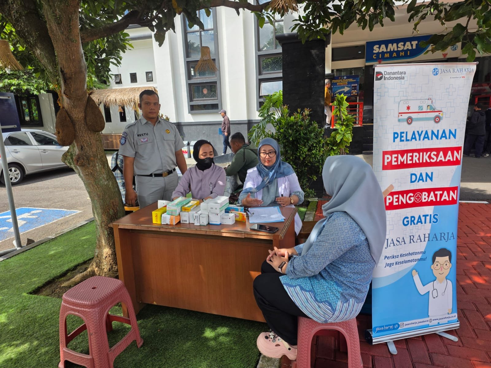 Jasa Raharja Kanwil Jawa Barat Gelar Pengobatan Gratis dan Pelatihan PPGD di Samsat Cimahi