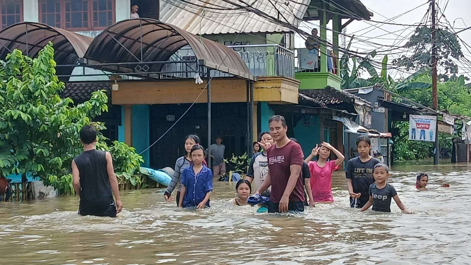 Banjir Tangerang, Ratusan Warga Terisolasi dan Ribuan KK Masih Mengungsi