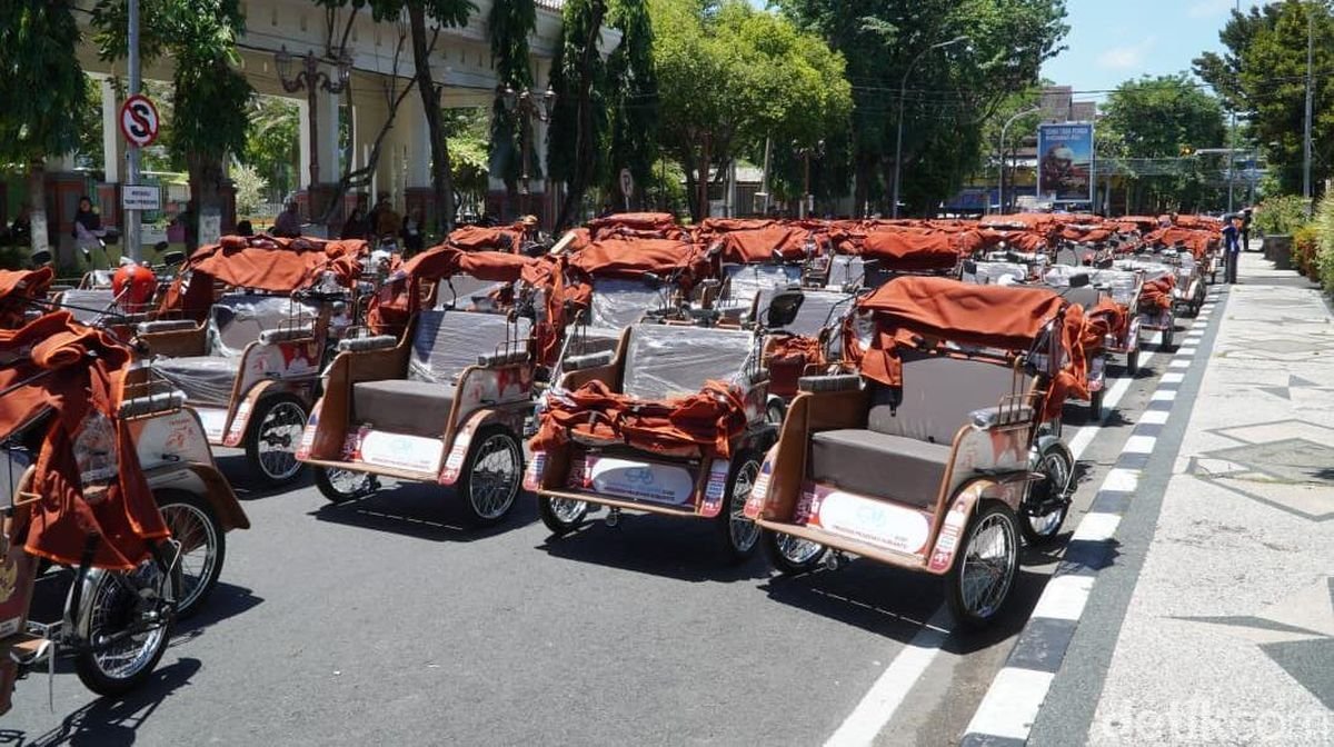 200 Becak Listrik Diberikan Presiden Prabowo untuk Tingkatkan Kesejahteraan Penarik Becak Lansia Lamongan