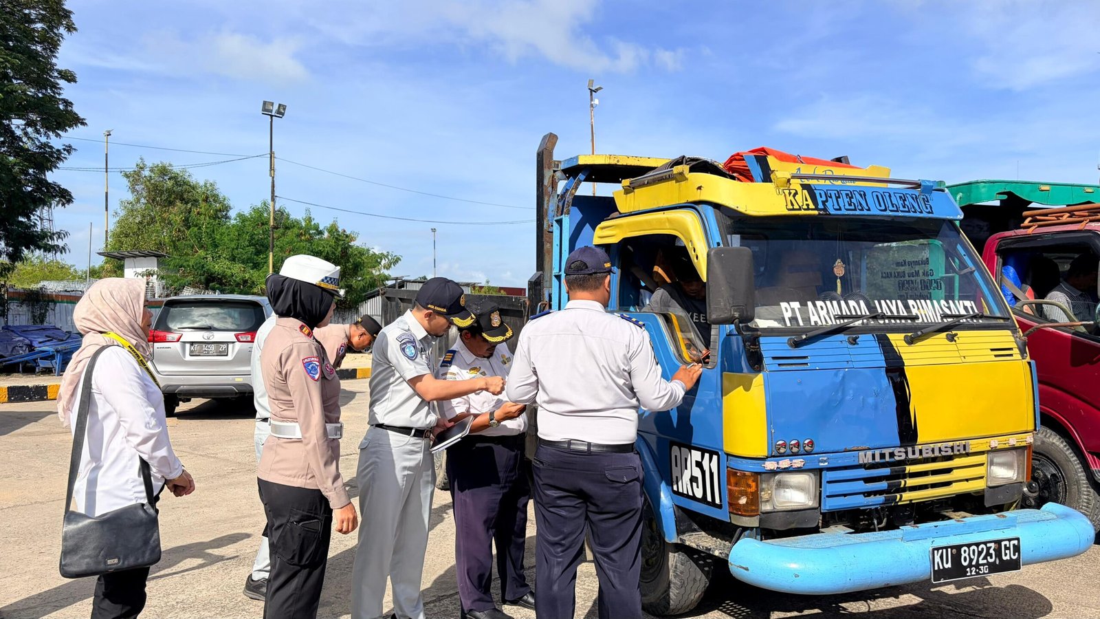 Truk Angkutan Barang di Pelabuhan Malundung Menjalani Ramp Check Ketat: Kolaborasi Jasaharhaja, Polres Tarakan, dan Stakeholder Terkait