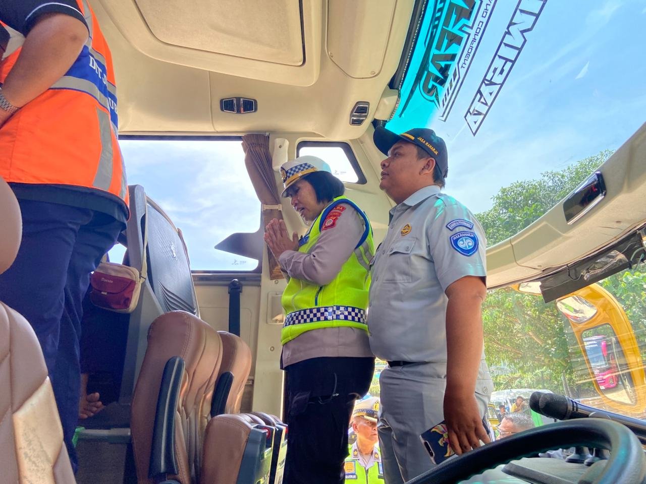 Setengah Armada Tak Lolos Uji, Pengawasan Bus Pariwisata di Pantai Drini Diperketat 