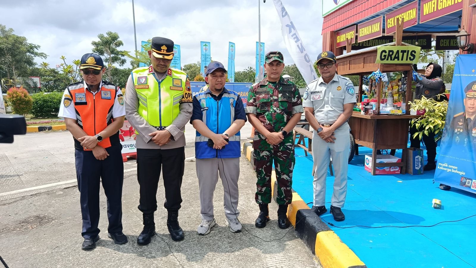 Pemantauan dan Dialog Interaktif (Live Report) di Rest Area KM 389 B Tegal Bersama Menteri Perhubungan RI