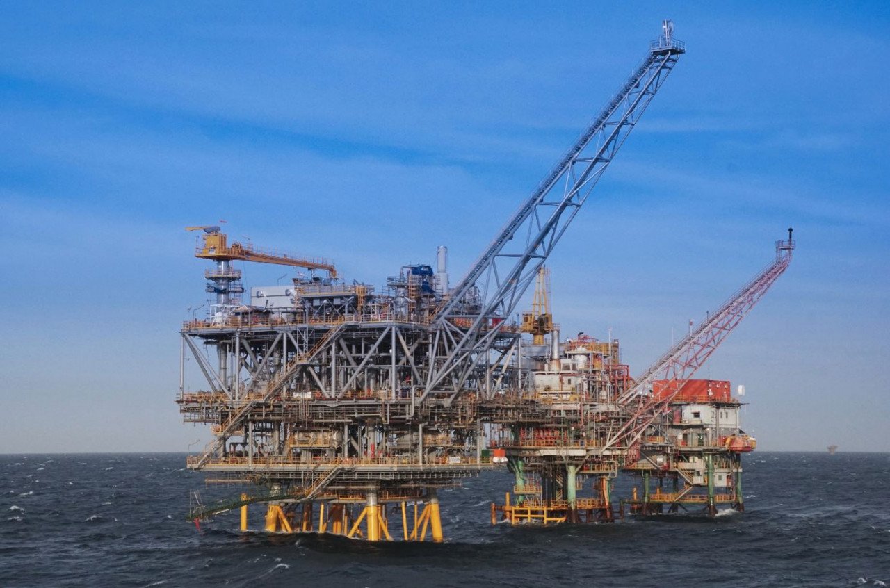 Harga Minyak Dunia Melonjak, Brent Tembus USD 108 per Barel