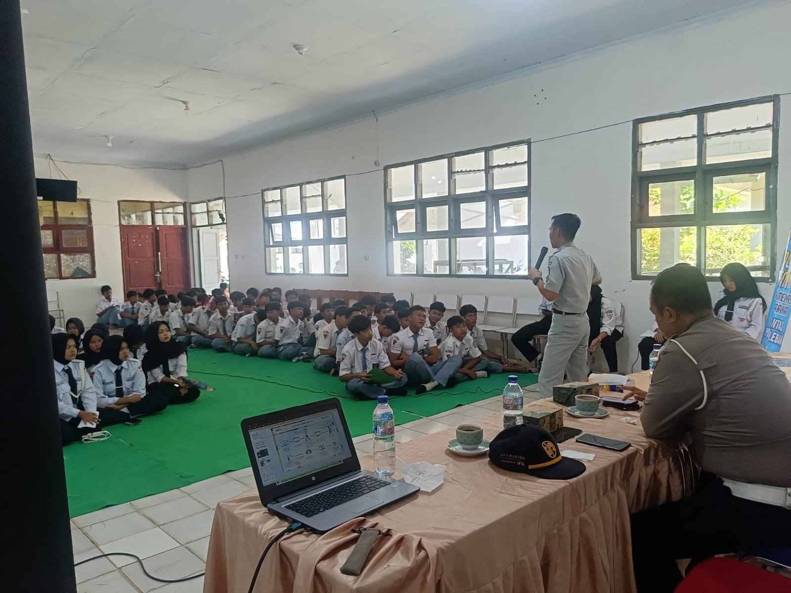 Jasa Raharja Bersama Satlantas Polres Lebak Gelar Penyuluhan Tertib Berkendara Dan Kepatuhan Pajak Kendaraan di SMKN 1 Cikulur