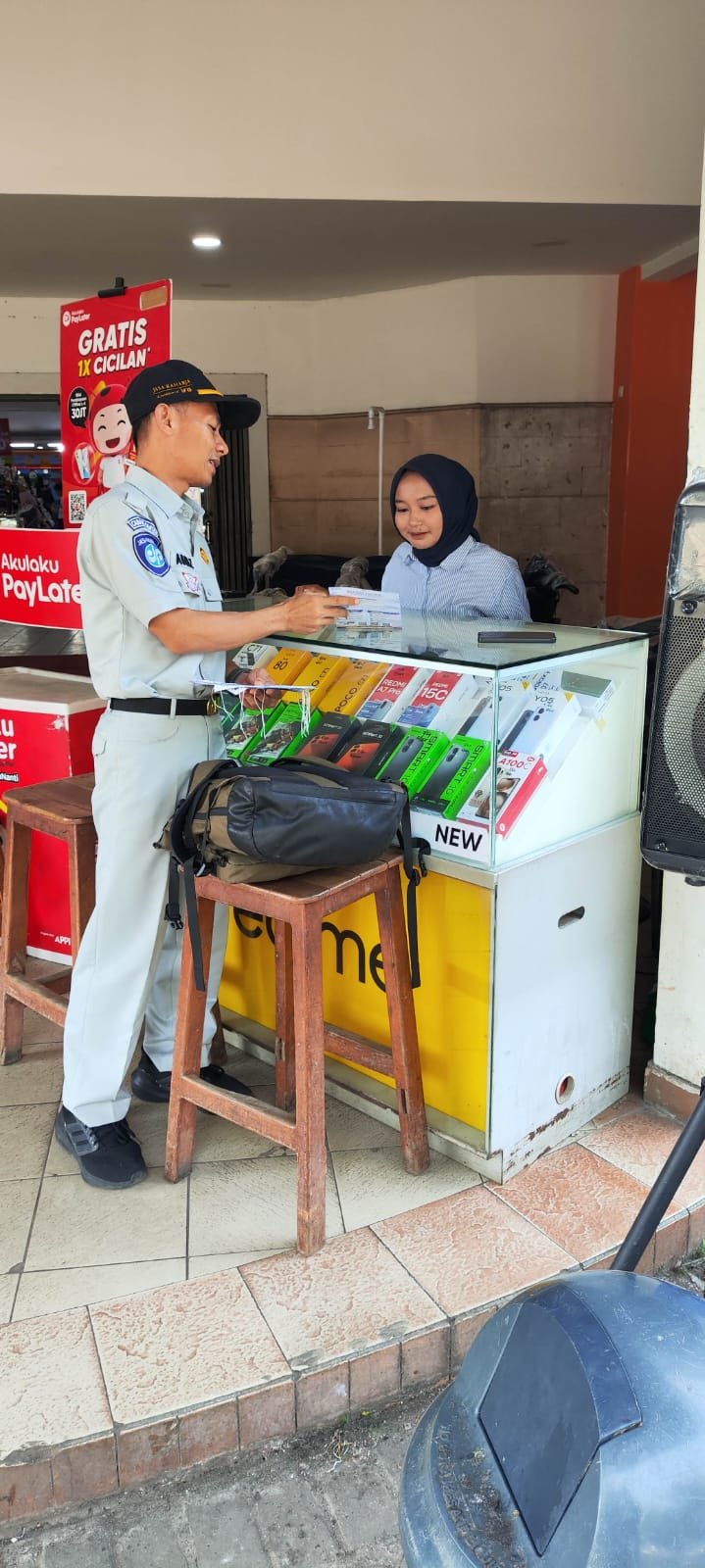 Setelah Tempat Penitipan Motor, Jasa Raharja Kanwil Banten Bersama Bapenda Kabupaten Lebak Gencar Melanjutkan Penyebaran Flyer di Pusat Perbelanjaan