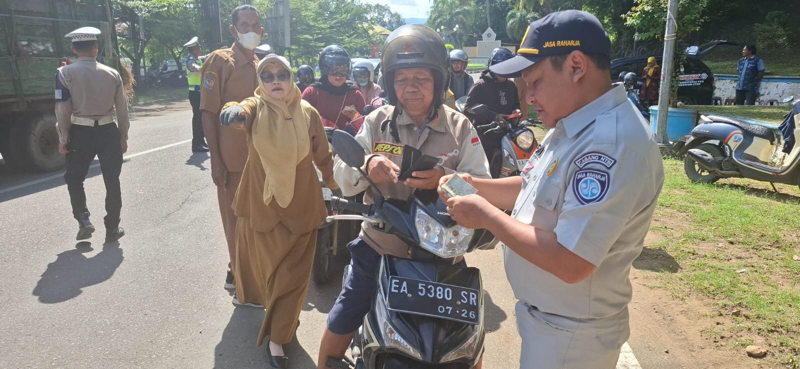 Sinergi Lintas Instansi, Jasa Raharja Cabang Bima Ikut Operasi Gabungan di Kota Bima