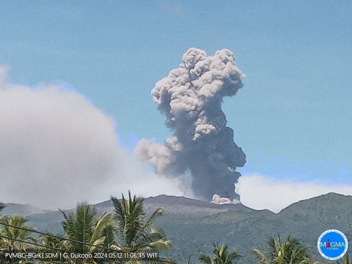 Gunung Dukono Erupsi, Abu Vulkanik Capai 1.100 Meter dari Puncak