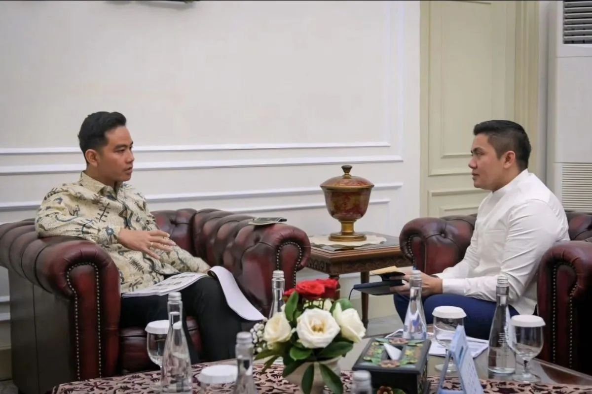 Seskab Teddy Silaturahmi Lebaran ke Wapres Gibran di Istana Wapres, Bahas Isu Strategis