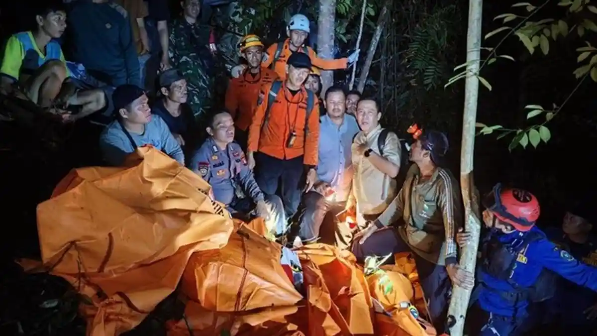 Kronologi Helikopter PK-CFX Hilang Kontak hingga Ditemukan Jatuh di Sekadau