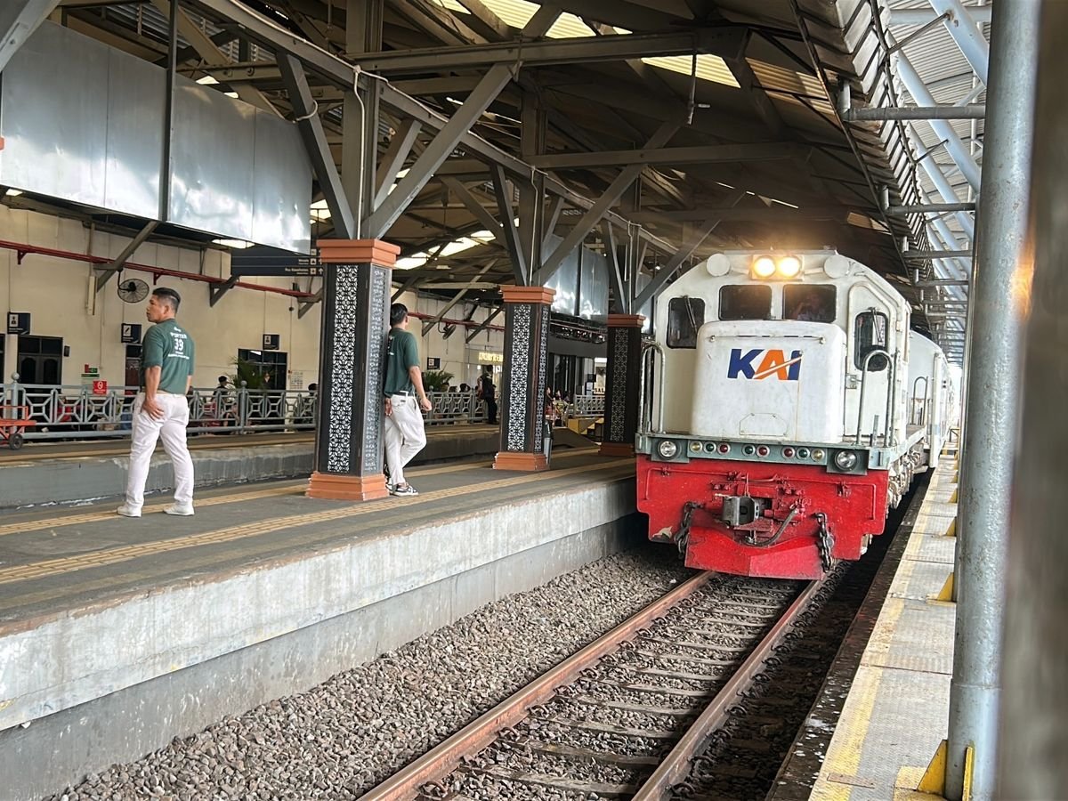 Pemulihan Bertahap, KAI Targetkan Perjalanan Kereta Jarak Jauh Normal