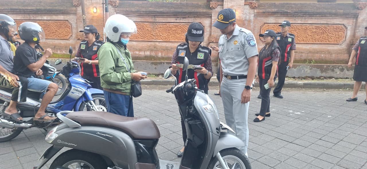 PT Jasa Raharja Kantor Wilayah Bali Bersama Tim Pembina Samsat Tabanan Gelar Operasi Gabungan di Tabanan