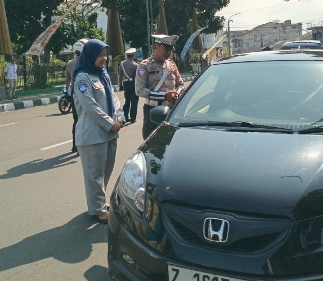 PT Jasa Raharja Bersama Tim Pembina Samsat Kota Tasikmalaya Gelar Operasi Gabungan di Taman Kota HZ Mustofa