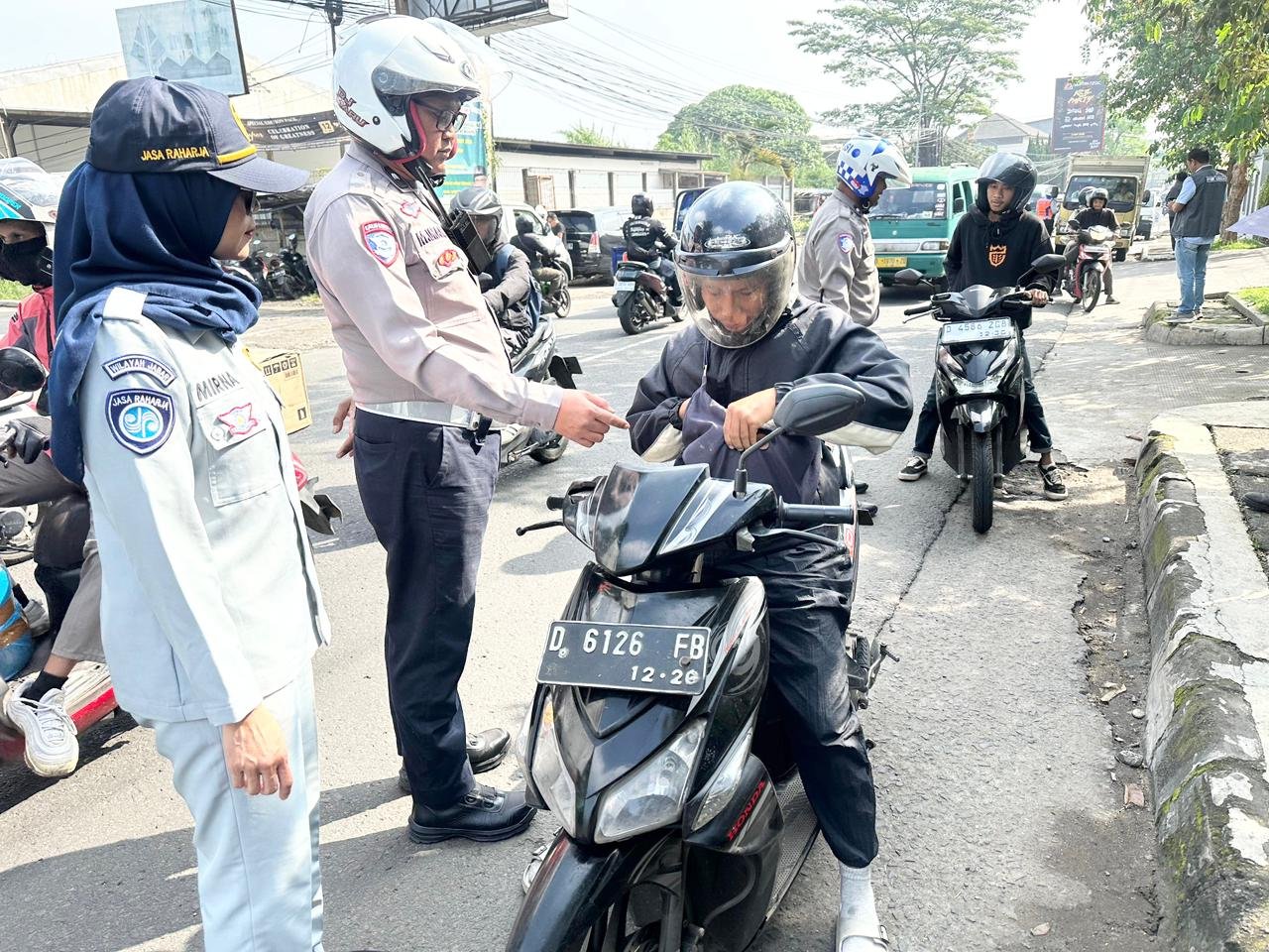 Operasi Pemeriksaan Pajak Kendaraan Bermotor oleh Jasa Raharja Kanwil Jabar dan P3DW Kabupaten Bandung II Soreang di Wilayah Kopo
