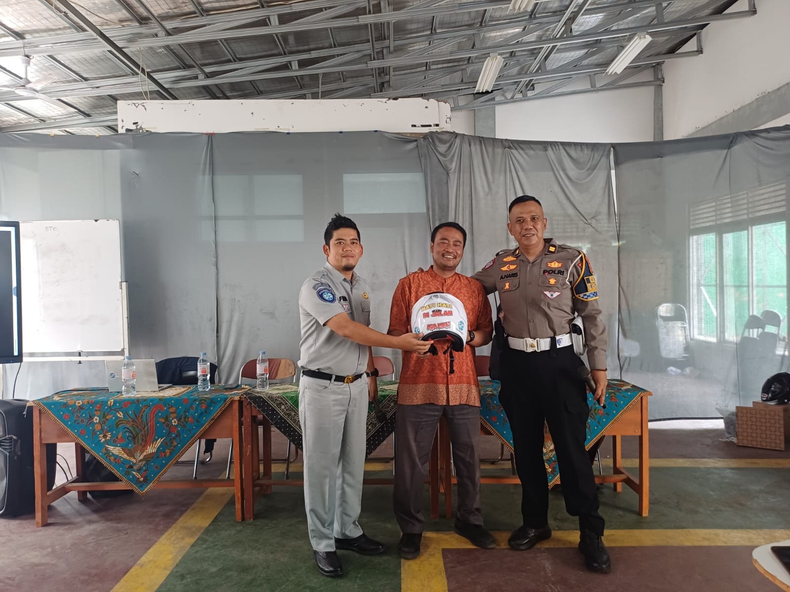 Jasa Raharja Cabang Sukabumi Bersama Satlantas Polres Sukabumi Kota Gelar PPKL di SMK Yaspim Gegerbitung