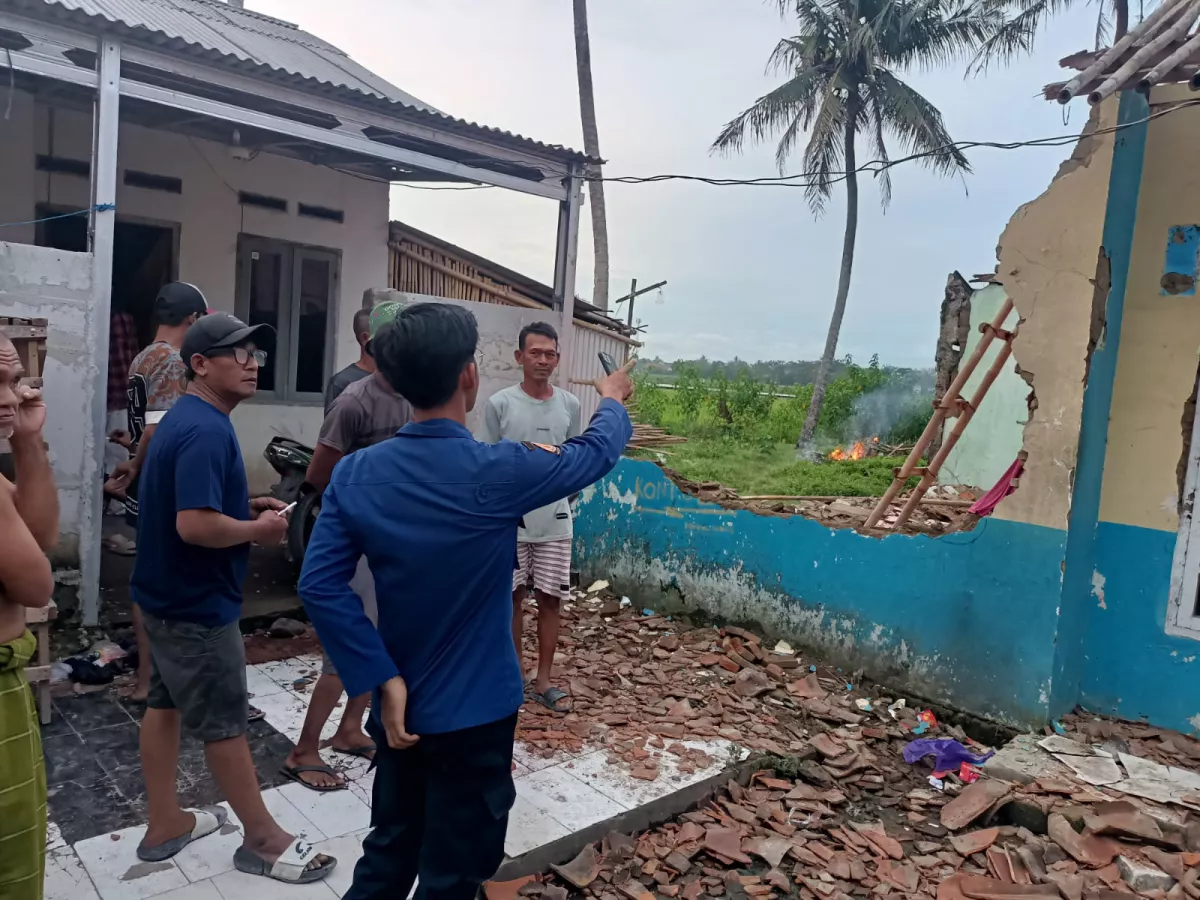 Angin Kencang dan Hujan Deras Rusak Rumah Warga di Dua Kecamatan Tangerang