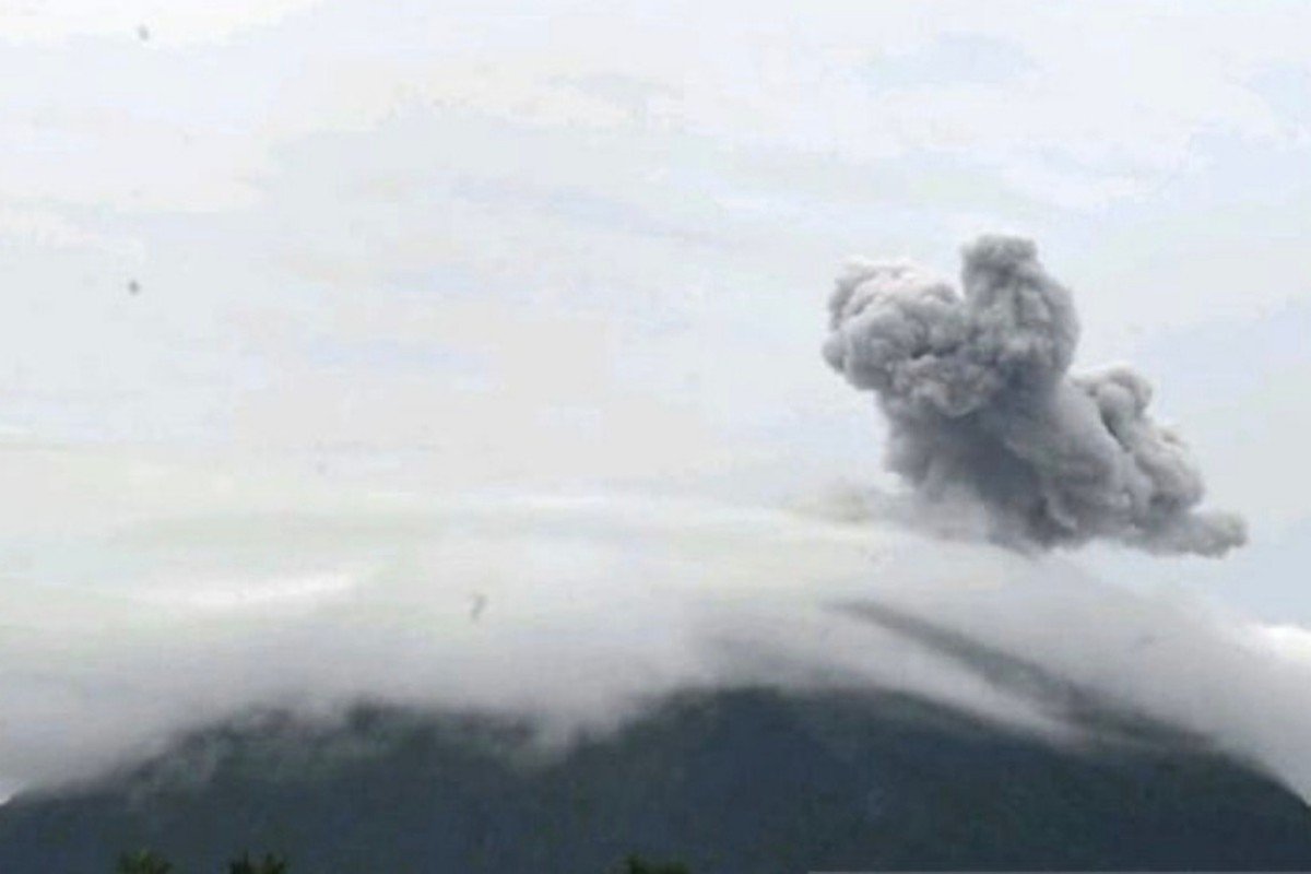 Erupsi Susulan Gunung Ibu, Warga Diminta Waspada Hujan Abu Vulkanik