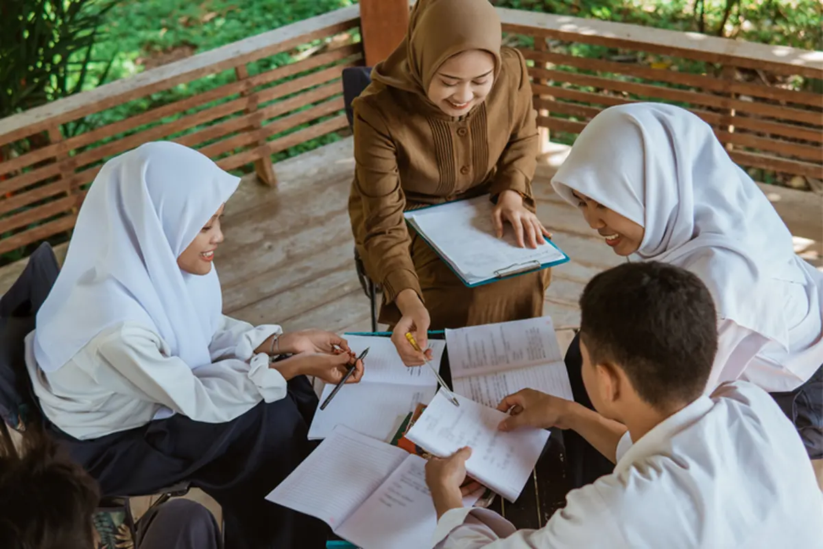 Kemendikdasmen Siapkan Strategi Baru Atasi Persoalan Guru Honorer