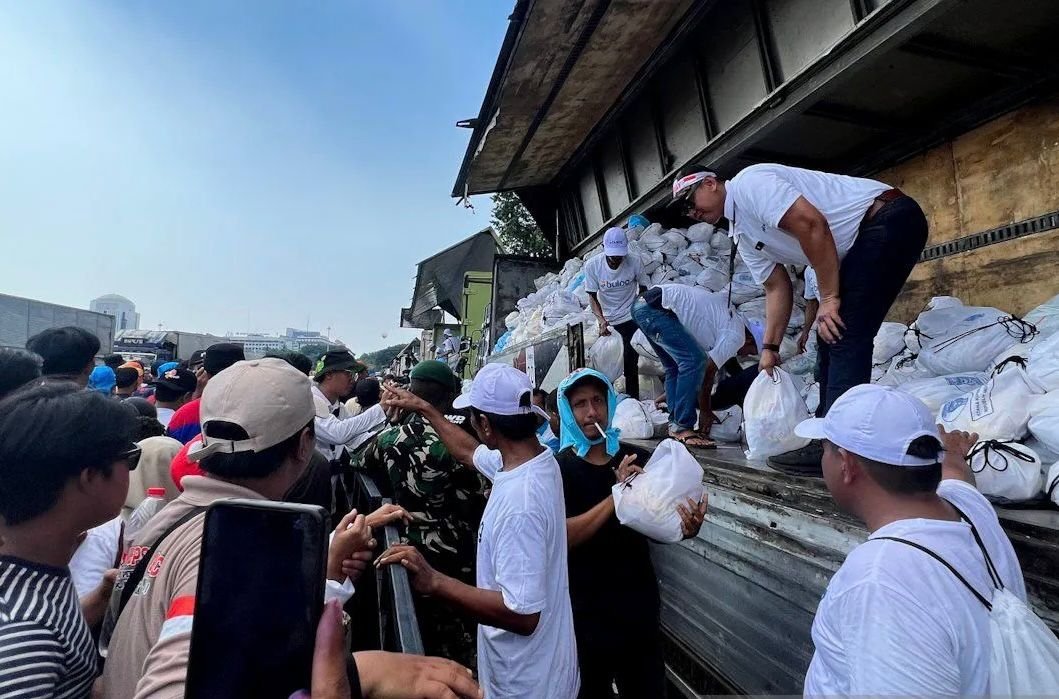 Hari Buruh di Monas, Bulog Salurkan 350 Ribu Paket Sembako untuk Pekerja
