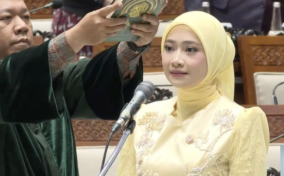 DPR RI Resmi Lantik Adela Kanasya Adies Gantikan Adies Kadir