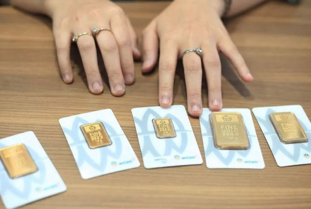Harga Emas Antam Turun Drastis di Akhir Pekan, Cek Rincian Harga Terbarunya