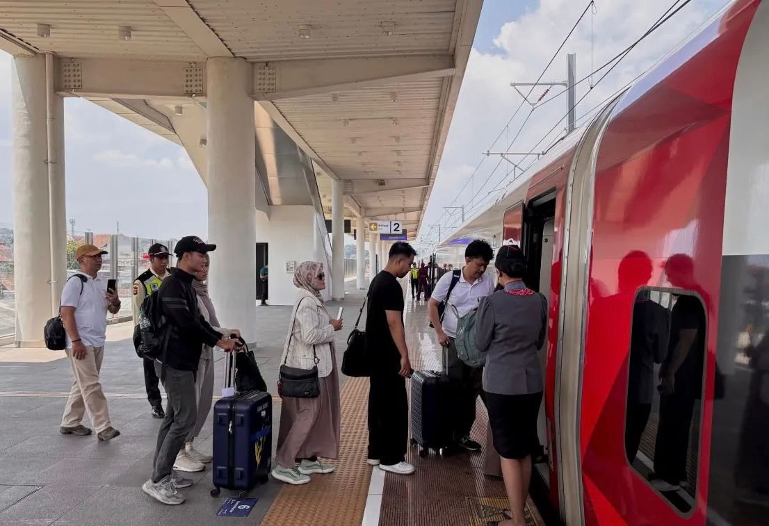 Tembus 53 Ribu Penumpang, Kereta Cepat Whoosh Jadi Favorit Selama Libur Panjang Mei 2026