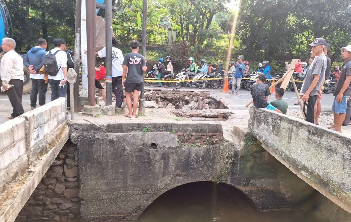 Perbaikan Jalan Ambles Lenteng Agung, SDA DKI Pasang Gorong-Gorong