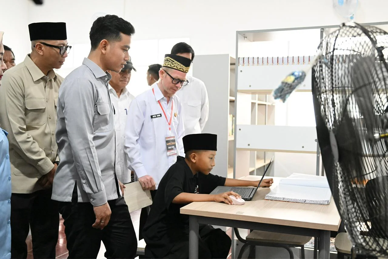 Tinjau Sekolah Rakyat, Gibran Soroti Pentingnya Kesehatan Emosional Siswa