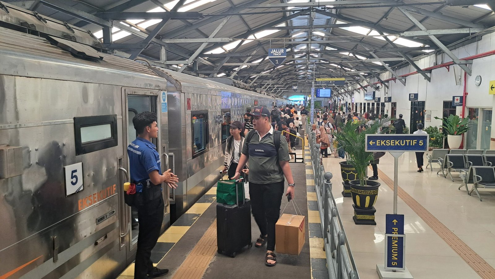 KAI Commuter Catat 2,16 Juta Penumpang Selama Libur Panjang, Stasiun Bogor Mendominasi
