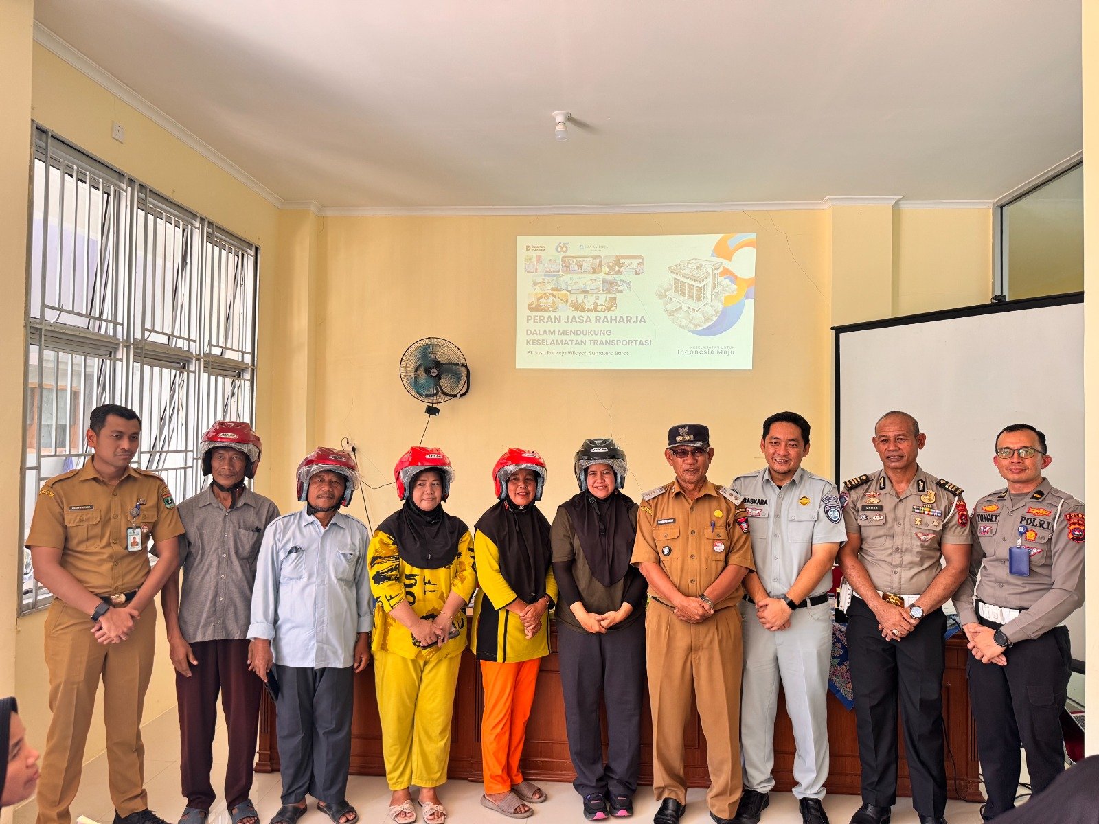 Jasa Raharja Sumbar dan Samsat Padang Sosialisasikan Layanan Kesamsatan dan Aplikasi SIGNAL kepada Masyarakat Lubuk Minturun